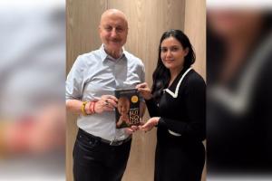 Sophia Qureshi: ਫੌਜ ਦੀ ਕਰਨਲ ਸੋਫੀਆ ਕੁਰੈਸ਼ੀ ਨਾਲ ਅਨੁਪਮ ਖੇਰ ਨੇ ਕੀਤੀ ਮੁਲਾਕਾਤ, ਦਿੱਤਾ ਇੱਕ ਖਾਸ ਤੋਹਫ਼ਾ