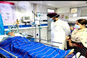 Tania Father Health Update: ਅਦਾਕਾਰਾ ਤਾਨੀਆ ਦੇ ਪਿਤਾ ਦਾ ਹਾਲ ਜਾਣਨ ਲਈ ਪਹੁੰਚੇ ਕਾਂਗਰਸ ਪ੍ਰਧਾਨ ਰਾਜਾ ਵੜਿੰਗ ਸਰਕਾਰ ‘ਤੇ ਵਰ੍ਹੇ