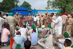 Punjab Farmer News: ਆਜ਼ਾਦ ਭਾਰਤ ’ਚ ਆਜ਼ਾਦੀ ਦਿਹਾੜੇ ਮੌਕੇ ਕਿਸਾਨਾਂ, ਮਜ਼ਦੂਰਾਂ, ਮੁਲਾਜ਼ਮਾਂ ਨੂੰ ਹਿਰਾਸਤ ‘ਚ ਲਿਆ