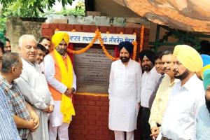 Sirhind City News: ਵਿਧਾਇਕ ਐਡਵੋਕੇਟ ਲਖਬੀਰ ਸਿੰਘ ਰਾਏ ਨੇ 5.68 ਕਰੋੜ ਦੀ ਲਾਗਤ ਵਾਲੇ ਜਲ ਸਪਲਾਈ ਤੇ ਸੀਵਰੇਜ਼ ਪ੍ਰੋਜੈਕਟ ਦਾ ਨੀਂਹ ਪੱਥਰ ਰੱਖਿਆ