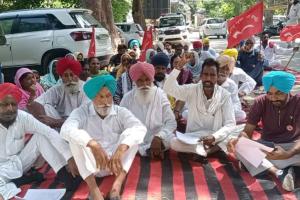 Faridkot News: ਹੜ੍ਹਾਂ ਅਤੇ ਬਾਰਿਸ਼ਾਂ ਕਾਰਨ ਘਰਾਂ ਤੇ ਕੰਮ ਦੇ ਹੋਏ ਨੁਕਸਾਨ ਦਾ ਮੁਆਵਜਾ ਮਜ਼ਦੂਰ ਪਰਿਵਾਰਾਂ ਨੂੰ ਵੀ ਮਿਲੇ : ਮਜ਼ਦੂਰ ਜਥੇਬੰਦੀਆਂ