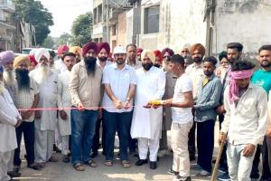 Amloh Road News: ਗੁਰਿੰਦਰ ਸਿੰਘ ਗੈਰੀ ਬੜਿੰਗ ਵੱਲੋਂ ਹਲਕਾ ਅਮਲੋਹ ਅਧੀਨ ਆਉਂਦੀਆਂ ਲਿੰਕ ਸੜਕਾਂ ਦਾ ਨਿਰਮਾਣ ਕਾਰਜ ਸ਼ੁਰੂ
