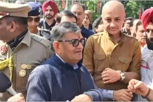 Chandigarh News: ਰਾਜਪਾਲ ਗੁਲਾਬ ਚੰਦ ਕਟਾਰੀਆ ਨੇ 50 ਮੋਟਰਸਾਈਕਲਾਂ ਦੇ ਬੇੜੇ ਨੂੰ ਹਰੀ ਝੰਡੀ ਦਿਖਾ ਕੇ ਰਵਾਨਾ ਕੀਤਾ