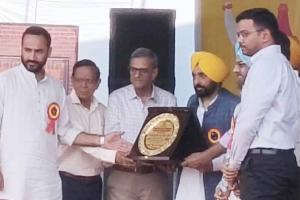 ਮਾਪੇ ਬੱਚਿਆਂ ਨੂੰ ਆਪਣਾ ਰਾਹ ਆਪ ਚੁਨਣ ਦਾ ਮੌਕਾ ਦੇਣ: CM Punjab