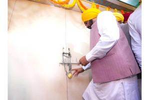 Punjab News: ਮੁੱਖ ਮੰਤਰੀ ਮਾਨ ਨੇ ਲੁਧਿਆਣਾ ਆਰਟੀਓ ਦਫ਼ਤਰ ਨੂੰ ਜੜਿਆ ਤਾਲਾ