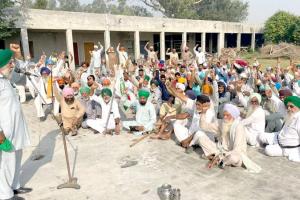 Punjab Farmers News: ਪਰਾਲੀ ਦੇ ਮਸਲੇ ’ਤੇ ਕਿਸਾਨਾਂ ਨੇ ਖੋਲ੍ਹਿਆ ਮੋਰਚਾ