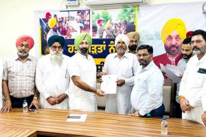 Punjab Government Relief: ਹੜ੍ਹ ਪ੍ਰਭਾਵਿਤ ਕਿਸਾਨਾਂ ਨੂੰ 2.83 ਕਰੋੜ ਰੁਪਏ ਦੇ ਮੁਆਵਜ਼ੇ ਦੇ ਦਸਤਾਵੇਜ਼ ਤਕਸੀਮ
