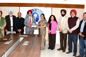 Guru Nanak Dev University: ਵਾਈਸ ਚਾਂਸਲਰ ਪ੍ਰੋ. ਕਰਮਜੀਤ ਸਿੰਘ ‘ਚੇਂਜ ਮੇਕਰ ਆਫ਼ ਦਿ ਈਅਰ 2025’ ਐਵਾਰਡ ਨਾਲ ਸਨਮਾਨਿਤ