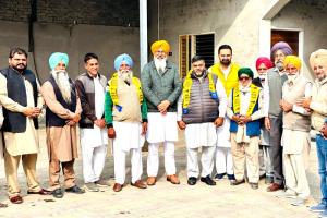 Punjab Politics News: ਸ਼੍ਰੋਮਣੀ ਅਕਾਲੀ ਦਲ ਦੇ ਕਈ ਆਗੂ ਵਰਕਰਾਂ ਸਮੇਤ ਆਮ ਆਦਮੀ ਪਾਰਟੀ ’ਚ ਹੋਏ ਸ਼ਾਮਲ