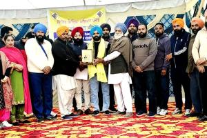 Teacher Training: ਫਿਨਲੈਂਡ ਤੋਂ ਟ੍ਰੇਨਿੰਗ ਪ੍ਰਾਪਤ ਕਰਕੇ ਵਾਪਸ ਪਰਤੇ ਅਧਿਆਪਕ ਮਨਪ੍ਰੀਤ ਸਿੰਘ ਦਾ ਸਕੂਲ ਪੁੱਜਣ ’ਤੇ ਸਵਾਗਤ