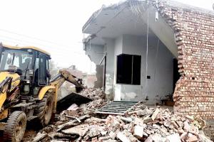 Bulldozer Action: ਲੋਹਾ ਨਗਰੀ ’ਚ ਮਹਿਲਾ ਨਸ਼ਾ ਤਸਕਰ ਦੀ ਨਜਾਇਜ਼ ਉਸਾਰੀ ’ਤੇ ਚੱਲਿਆ ਪੀਲਾ ਪੰਜਾ