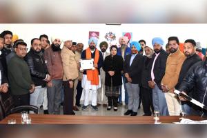 Excellent Work: ਸ਼ਹੀਦੀ ਜੋੜ ਮੇਲੇ ਦੌਰਾਨ ਸੇਵਾਵਾਂ ਨਿਭਾਉਣ ਵਾਲੇ ਵਿਧਾਇਕ ਅਤੇ ਪ੍ਰਸ਼ਾਸਨਿਕ ਅਧਿਕਾਰੀਆਂ ਦਾ ਕੀਤਾ ਸਨਮਾਨ