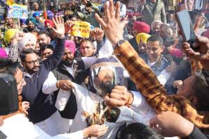 ਕਾਂਗਰਸ ਖਿਲਾਫ ‘ਆਪ’ ਨੇ ਪੰਜਾਬ ਭਰ ਵਿੱਚ ਕੀਤੇ ਵਿਰੋਧ ਪ੍ਰਦਰਸਨ, ਪ੍ਰਤਾਪ ਬਾਜਵਾ ਨੇ ਮੰਤਰੀ ਈਟੀਓ ’ਤੇ ਕੀਤੀ ਸੀ ਜਾਤੀਵਾਦੀ ਟਿੱਪਣੀ