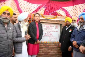 Sunam News: ਮੰਤਰੀ ਅਮਨ ਅਰੋੜਾ ਨੇ ਪਿੰਡ ਉਭਾਵਾਲ ’ਚ ਗੰਦੇ ਪਾਣੀ ਦੀ ਨਿਕਾਸੀ ਪ੍ਰੋਜੈਕਟ ਦਾ ਨੀਂਹ ਪੱਥਰ ਰੱਖਿਆ