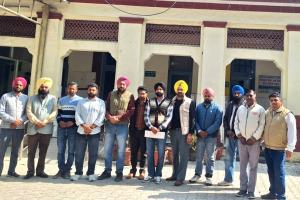 Faridkot News: ਮਲਟੀਪਰਪਜ਼ ਹੈਲਥ ਇੰਪਲਾਈਜ਼ ਯੂਨੀਅਨ ਫਰੀਦਕੋਟ ਵੱਲੋਂ ਸਿਵਲ ਸਰਜਨ ਫਰੀਦਕੋਟ ਨੂੰ ਕਾਲੀਆਂ ਝੰਡੀਆਂ ਨਾਲ ਵਿਦਾਇਗੀ ਦਾ ਐਲਾਨ