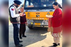 Traffic Challans: ਸੇਫ ਸਕੂਲ ਵਾਹਨ ਨੀਤੀ ਤਹਿਤ ਸਕੂਲ ਵਾਹਨਾਂ ਦੀ ਚੈਕਿੰਗ, 6 ਸਕੂਲ ਵਾਹਨਾਂ ਦੇ ਚਲਾਨ ਕੱਟੇ
