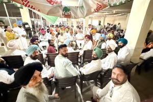 Congress Party News: ਕਾਂਗਰਸ ਦੀ ਮੀਟਿੰਗ ’ਚ ਵਰਕਰਾਂ ਦੀ ਭਾਰੀ ਭੀੜ ਨੇ ਧਾਰਿਆ ਰੈਲੀ ਦਾ ਰੂਪ