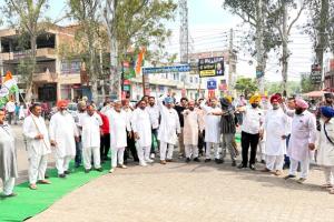 Congress Protest: ਕਾਂਗਰਸੀਆਂ ਵੱਲੋਂ ਰੋਡ ਜਾਮ ਕਰਕੇ ਪ੍ਰਸ਼ਾਸਨ ਖ਼ਿਲਾਫ਼ ਕੀਤਾ ਪ੍ਰਦਰਸ਼ਨ
