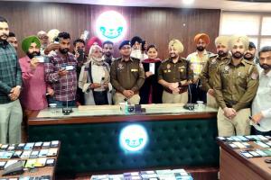 Fatehgarh Sahib News: ਕਰੀਬ 70 ਲੱਖ ਰੁਪਏ ਕੀਮਤ ਦੇ ਚੋਰੀ ਅਤੇ ਗੁੰਮ ਹੋਏ 300 ਮੋਬਾਇਲ ਅਸਲ ਮਾਲਕਾਂ ਨੂੰ ਸੌਂਪੋ : ਜ਼ਿਲ੍ਹਾ ਪੁਲਿਸ ਮੁਖੀ