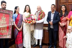 Kangana Ranaut Birthday: ਕੰਗਨਾ ਰਣੌਤ ਨੇ ਆਪਣੇ ਜਨਮਦਿਨ ‘ਤੇ ਆਪਣੇ ਪਰਿਵਾਰ ਨਾਲ ਪ੍ਰਧਾਨ ਮੰਤਰੀ ਮੋਦੀ ਨਾਲ ਕੀਤੀ ਮੁਲਾਕਾਤ