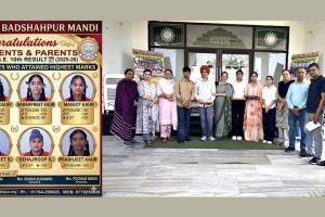 10th Class Result: ਡੀ.ਏ.ਵੀ. ਸਕੂਲ ਬਾਦਸ਼ਾਹਪੁਰ ਦੇ ਵਿਦਿਆਰਥੀਆਂ ਨੇ ਕਰਵਾਈ ਬੱਲੇ-ਬੱਲੇ,ਨਤੀਜਾ 100 ਫੀਸਦੀ ਰਿਹਾ