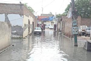 Abohar News: ਅਬੋਹਰ ’ਚ ਸੀਵਰੇਜ਼ ਬੰਦ, ਗਲੀਆਂ-ਬਾਜ਼ਾਰਾਂ ’ਚ ਬਣੇ ਹੜ੍ਹ ਵਰਗੇ ਹਾਲਾਤ!