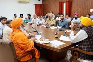 CM Punjab: ਮੁੱਖ ਮੰਤਰੀ ਭਗਵੰਤ ਸਿੰਘ ਮਾਨ ਵੱਲੋਂ ਡਿਪਟੀ ਕਮਿਸ਼ਨਰਾਂ ਨੂੰ ਸਮਾਂ ਹੱਦ ਤੋਂ ਪਹਿਲਾਂ ਹੜ੍ਹ ਸੁਰੱਖਿਆ ਕਾਰਜ ਨੇਪਰੇ ਚਾੜ੍ਹਨ ਦੇ ਆਦੇਸ਼; ਕਿਹਾ ਕਿ ਸਰਕਾਰ ਲੋਕਾਂ ਨਾਲ ਮਜ਼ਬੂਤੀ ਨਾਲ ਖੜ੍ਹੀ ਹੈ