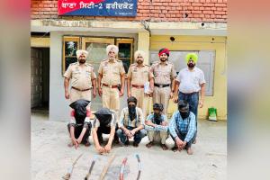 Crime News Punjab: ਲੁੱਟ-ਖੋਹ ਕਰਨ ਦੀ ਤਾਕ ’ਚ ਬੈਠੇ ਗਿਰੋਹ ਦੇ 5 ਮੈਂਬਰ ਤੇਜ਼ਧਾਰ ਹਥਿਆਰਾਂ ਸਮੇਤ ਕਾਬੂ 