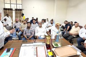 Faridkot News: ਆੜ੍ਹਤੀਆਂ ਦੀ ਜਨਰਲ ਹਾਊਸ ਮੀਟਿੰਗ 'ਚ ਲਿਆ ਵੱਡਾ ਫੈਸਲਾ, ਤਿੰਨ ਚਿਹਰਿਆਂ ਨੂੰ ਸੌਂਪੀ ਕਮਾਨ!