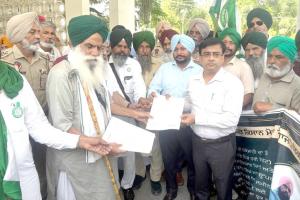 Farmer News: ਭਾਰਤ-ਅਮਰੀਕਾ ਵਪਾਰ ਸਮਝੌਤਾ- ਕਿਸਾਨਾਂ ਨੇ ਖੇਤੀ ਸੈਕਟਰ ਨੂੰ ਬਾਹਰ ਰੱਖਣ ਦੀ ਕੀਤੀ ਮੰਗ, ਰਾਸ਼ਟਰਪਤੀ ਦੇ ਨਾਮ ਸੌਂਪਿਆ ਮੰਗ-ਪੱਤਰ