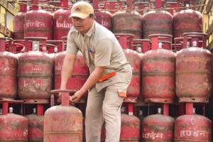 Gas Cylinder News: ਦੇਸ਼ ’ਚ ਐਲਪੀਜੀ ਸਿਲੰਡਰ ਦੀ ਡਿਲੀਵਰੀ ਸਬੰਧੀ ਕੇਂਦਰ ਦਾ ਵੱਡਾ ਬਿਆਨ, ਜਨਤਾ ਨੂੰ ਕਿਹਾ...
