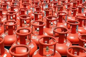 LPG Crisis: ਦਿੱਲੀ ’ਚ ਗੋਦਾਮਾਂ ਤੋਂ ਵਿਕਰੀ ’ਤੇ ਸਖਤ ਪਾਬੰਦੀ