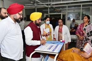 Punjab News: ਮੁੱਖ ਮੰਤਰੀ ਭਗਵੰਤ ਸਿੰਘ ਮਾਨ ਵੱਲੋਂ ਬਠਿੰਡਾ ਦੇ ਐਡਵਾਂਸਡ ਕੈਂਸਰ ਇੰਸਟੀਚਿਊਟ ਦਾ ਅਚਨਚੇਤ ਦੌਰਾ, ਸਹੂਲਤਾਂ ਤੇ ਮਰੀਜ਼ਾਂ ਦੀ ਦੇਖਭਾਲ ਦਾ ਜਾਇਜ਼ਾ ਲਿਆ