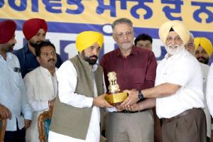 Punjab Sports News: ਪੰਜਾਬ ਸਪੋਰਟਸ ਯੂਨੀਵਰਸਿਟੀ ਨੂੰ ਮੁੱਖ ਮੰਤਰੀ ਮਾਨ ਦਾ ਵੱਡਾ ਤੋਹਫ਼ਾ, ਖਿਡਾਰੀਆਂ ਦੀ ਲੱਗੀ ਮੌਜ!