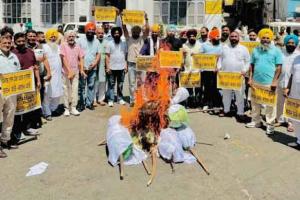 Punjab: 'ਆਪ' ਆਗੂਆਂ ਤੇ ਵਰਕਰਾਂ ਵੱਲੋਂ ਸੂਬਾ ਵਿਆਪੀ ਪ੍ਰਦਰਸ਼ਨ, ਦਲਬਦਲੂ ਸੰਸਦ ਮੈਂਬਰਾਂ ਦੀ ਰਾਜ ਸਭਾ ਮੈਂਬਰੀ ਰੱਦ ਕਰਨ ਦੀ ਮੰਗ