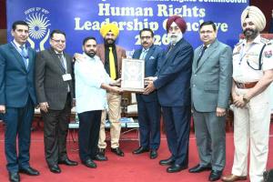 Social Welfare Achievement Punjab: ਸਮਾਜ ਭਲਾਈ ਦੇ ਕੰਮਾਂ 'ਚ ਚਮਕਿਆ ਡਾ. ਦੀਪਕ ਸਿੰਗਲਾ ਦਾ ਨਾਂਅ; ਕਮਿਸ਼ਨ ਵੱਲੋਂ ਮਿਲਿਆ ਵੱਡਾ ਮਾਣ!