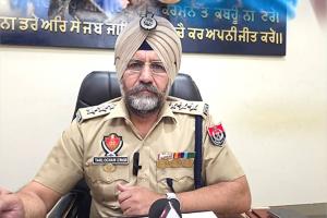 Video Viral: ਲੇਡੀ ਏਐਸਆਈ ਨੇ ਪੋਤਰੀ ਦੇ ਹੱਥ-ਪੈਰ ਬੰਨ੍ਹ ਕੇ ਗੇਟ ਨਾਲ ਬੰਨ੍ਹਿਆ, ਵੀਡੀਓ ਵਾਇਰਲ ਹੋਣ ‘ਤੇ ਸਸਪੈਂਡ