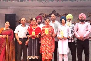 Amloh News: ਅਮਲੋਹ ਪਬਲਿਕ ਸਕੂਲ ਵਿਖੇ ਫਾਊਂਡਰ ਡੇਅ ਤੇ ਇਨਾਮ ਵੰਡ ਸਮਾਰੋਹ ਧੂਮ-ਧਾਮ ਨਾਲ ਮਨਾਇਆ