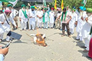 Farmers Protest: ਸੰਯੁਕਤ ਕਿਸਾਨ ਮੋਰਚੇ ਵੱਲੋਂ ਜ਼ਿਲ੍ਹੇ ’ਚ ਪੁਤਲੇ ਫੂਕ ਕੇ ਕੀਤੇ ਗਏ ਰੋਸ ਪ੍ਰਦਰਸ਼ਨ 