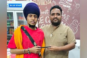 Honesty: ਸੱਚੇ ਨਿਮਰ ਸੇਵਾਦਾਰ ਰਾਹੁਲ ਇੰਸਾਂ ਨੇ ਸੜਕ ’ਤੇ ਡਿੱਗਿਆ ਮੋਬਾਇਲ ਵਾਪਸ ਕਰ ਦਿਖਾਈ ਇਮਾਨਦਾਰੀ