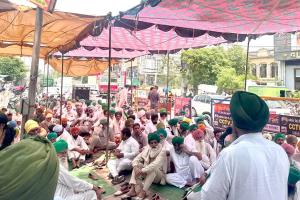 Land Mortgage Bank: ਲੈਂਡ ਮੋਰਗੇਜ ਬੈਂਕ ਫਰੀਦਕੋਟ ਅੱਗੇ ਚੱਲ ਰਹੇ ਧਰਨੇ ’ਚ ਨਵਾਂ ਸ਼ਹਿਰ ਤੋਂ ਵੱਡੇ ਜੱਥੇ ਦੀ ਸ਼ਮੂਲੀਅਤ