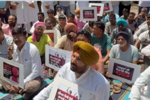 Punjab Congress Protest: ਪੰਜਾਬ ਕਾਂਗਰਸ ਨੇ ਭਗਵੰਤ ਮਾਨ ਸਰਕਾਰ ਵਿਰੁੱਧ ਪ੍ਰਦਰਸ਼ਨ ਕੀਤਾ, ਰੋਜ਼ਾਨਾ ਮਜ਼ਦੂਰੀ ’ਚ ਵਾਧੇ ਦੀ ਮੰਗ 