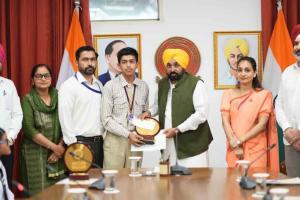 Punjab Education: ਭਗਵੰਤ ਮਾਨ ਸਰਕਾਰ ਦੀ 'ਸਿੱਖਿਆ ਕ੍ਰਾਂਤੀ' ਨੇ ਲਿਆਂਦੀ ਇਤਿਹਾਸਕ ਤਬਦੀਲੀ, ਦਸਵੀਂ ਜਮਾਤ ਦੇ ਬੋਰਡ ਨਤੀਜਿਆਂ ਵਿੱਚ ਕੁੜੀਆਂ ਨੇ ਪਹਿਲੇ 3 ਵਿੱਚੋਂ 2 ਸਥਾਨ ਕੀਤੇ ਹਾਸਲ