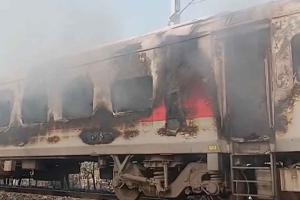 Rajdhani Express Fire: ਰਾਜਧਾਨੀ ਐਕਸਪ੍ਰੈਸ ਨੂੰ ਲੱਗੀ ਅੱਗ, ਆਰਪੀਐਫ ਤੇ ਰੇਲਵੇ ਸਟਾਫ ਦੀ ਤੇਜ਼ ਕਾਰਵਾਈ ਸਦਕਾ ਕੋਚ ਵਿੱਚ ਫਸੇ 68 ਯਾਤਰੀਆਂ ਨੂੰ ਬਚਾਇਆ