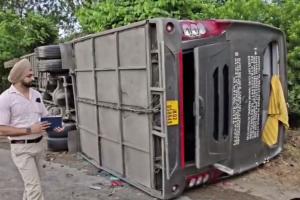 Road Accident News: ਗੁਰਦਾਸਪੁਰ-ਪਠਾਨਕੋਟ ਨੈਸ਼ਨਲ ਹਾਈਵੇ ’ਤੇ ਟੂਰਿਸਟ ਬੱਸ ਪਲਟੀ, 2 ਵਿਦਿਆਰਥੀਆਂ ਦੀ ਮੌਤ