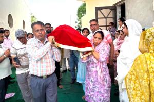 Social Change: ਬੇਟੀਆਂ-ਨੂੰਹਾਂ ਨੇ ਮਾਤਾ ਦੀ ਅਰਥੀ ਨੂੰ ਦਿੱਤਾ ਮੋਢਾ, ਸਮਾਜ ਲਈ ਪੇਸ਼ ਕੀਤੀ ਅਨੋਖੀ ਮਿਸਾਲ