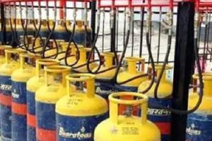 Petrolium Price: ਅੱਜ ਫਿਰ ਮਹਿੰਗਾ ਹੋਇਆ ਗੈਸ ਸਿਲੰਡਰ, ਪੈਟਰੋਲ, ਡੀਜ਼ਲ ਤੇ ਏਟੀਐਫ 'ਤੇ ਐਕਸਪੋਰਟ ਡਿਊਟੀ ਘਟੀ