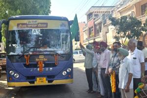 Punjab Free Pilgrimage Scheme: ਡਾ. ਸੰਨੀ ਸਿੰਘ ਆਹਲੂਵਾਲੀਆ ਨੇ ‘ਮੁੱਖ ਮੰਤਰੀ ਤੀਰਥ ਯਾਤਰਾ ਯੋਜਨਾ’ ਤਹਿਤ ਦੋ ਬੱਸਾਂ ਨੂੰ ਦਿਖਾਈ ਹਰੀ ਝੰਡੀ