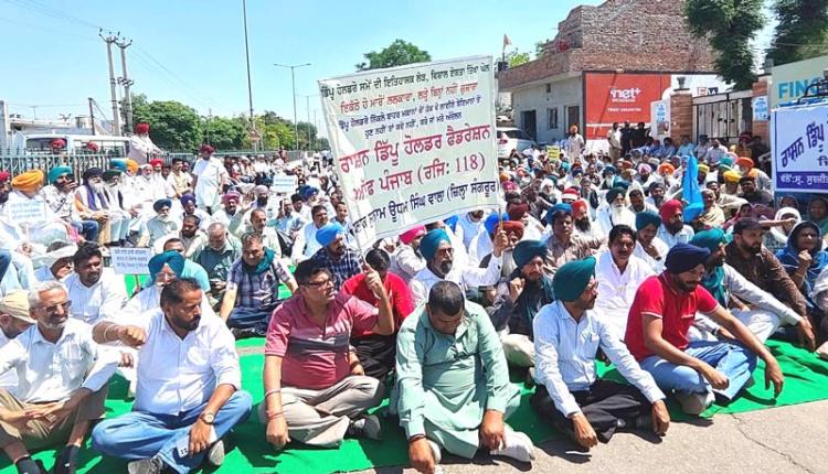 Depot Holders Protest Punjab: ਮੁੱਖ ਮੰਤਰੀ ਦੀ ਰਿਹਾਇਸ਼ ਦੇ ਨੇੇੜੇ ਡਿੱਪੂ ਹੋਲਡਰਾਂ ਵੱਲੋਂ ਪ੍ਰਦਰਸ਼ਨ