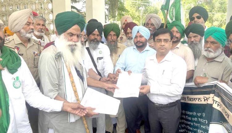 Farmer News: ਭਾਰਤ-ਅਮਰੀਕਾ ਵਪਾਰ ਸਮਝੌਤਾ- ਕਿਸਾਨਾਂ ਨੇ ਖੇਤੀ ਸੈਕਟਰ ਨੂੰ ਬਾਹਰ ਰੱਖਣ ਦੀ ਕੀਤੀ ਮੰਗ, ਰਾਸ਼ਟਰਪਤੀ ਦੇ ਨਾਮ ਸੌਂਪਿਆ ਮੰਗ-ਪੱਤਰ